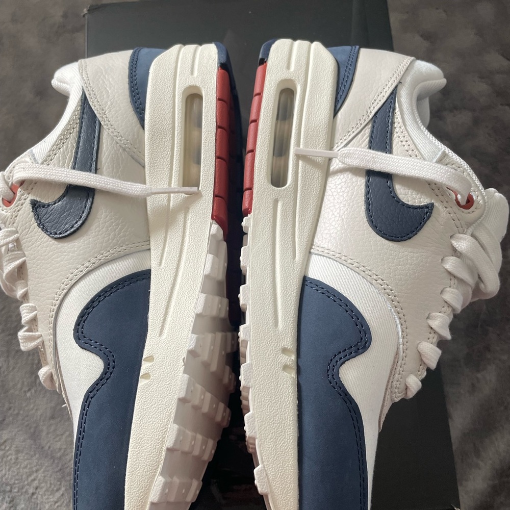 NIB Women’s Nike Air Max 1